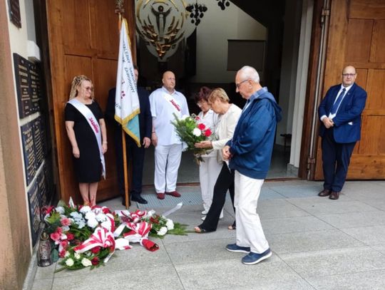 Msza Święta w kościele św. Jadwigi: spotkanie wspólnoty, pamięci i wdzięczności Msza Święta w kościele św. Jadwigi: spotkanie wspólnoty, pamięci i wdzięczności