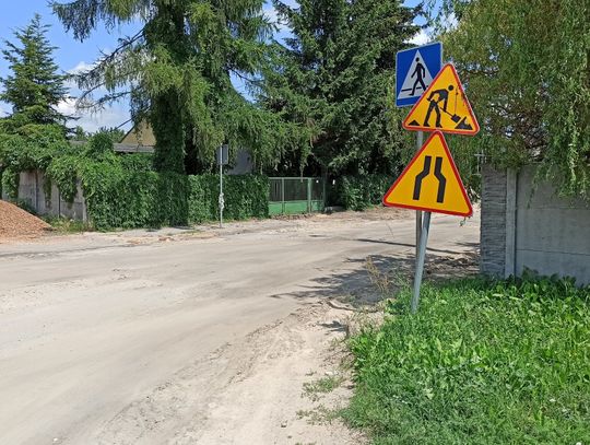 Na Zawadzkiej, mimo upałów, prace idą pełną parą