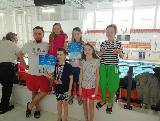 Najmłodsi pływacy MUKS Wiking na Mistrzostwach woj. łódzkiego roczników 9, 10, 11   latków