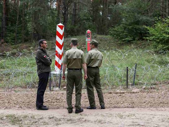 Natychmiastowe opuszczenie terytorium RP i więzienie za zniszczenie płotu. Nowe przepisy weszły dziś w życie 