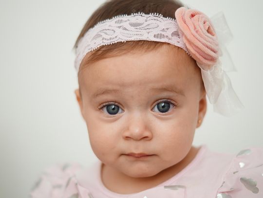 Naukowcy: trauma z dzieciństwa może wpływać na skład mleka kobiety i temperament dziecka