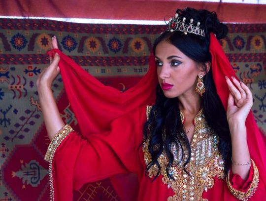 Nie tylko w bieli! Oto stroje ślubne z różnych zakątków świata