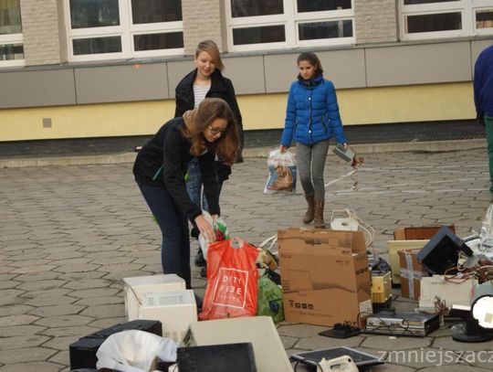 Nie wyrzucaj do kosza wszystkiego jak leci – zbieraj elektrośmieci!