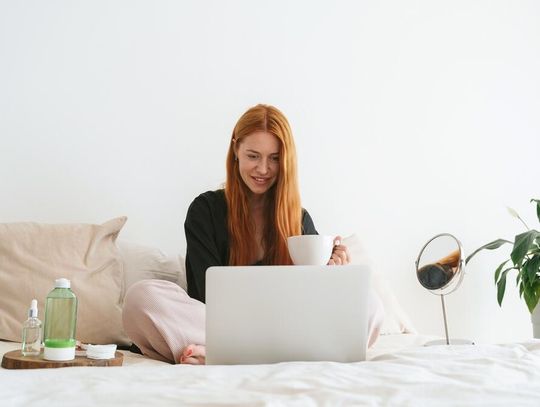 Nowa platforma zakupowa Rosa24.pl wchodzi na rynek – stawia na logistykę, dostępność i komfort klienta