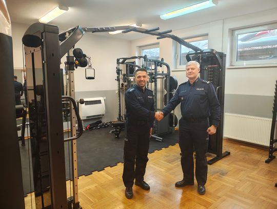 Nowa siłownia w tomaszowskiej komendzie. Policjanci wrócili do treningów po remoncie