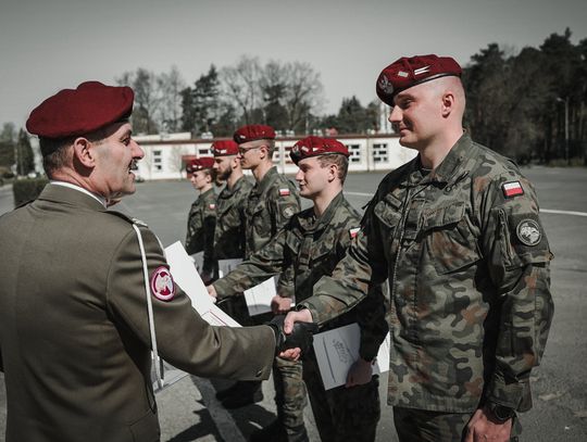 Nowi podoficerowie w 25 Brygadzie Kawalerii Powietrznej. „To początek drogi liderów”