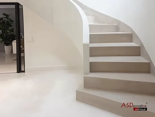 Nowoczesne wnętrza bez przepychu: jak mikrocement wprowadza harmonię i spokój