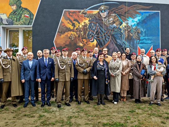 Nowy mural mjr. Hubala odsłonięty w Tomaszowie. Uroczystości i dyskusja wokół detali