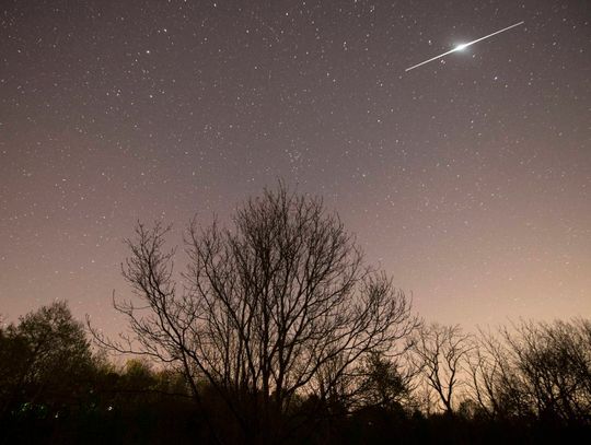 Od połowy kwietnia można obserwować wiosenne roje meteorów, m.in Lirydy