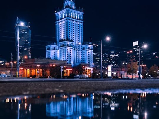 Odkryj Warszawę nocą – przewodnik po najpiękniejszych atrakcjach w okolicy