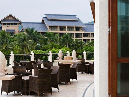 Ogrodowy zawrót meblowy, czyli jak kupić wymarzony komplet mebli do ogrodu