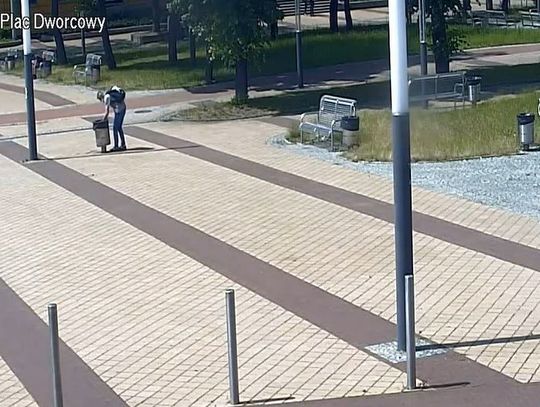 Okradł seniora. Policja publikuje jego wizerunek i prosi o pomoc