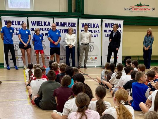 Olimpijczycy w tomaszowskiej „szóstce”. Uczniowie nie tylko ćwiczyli, ale i dotknęli medalu
