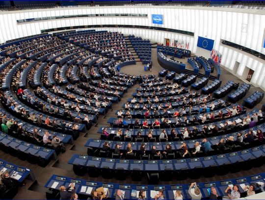 On - line: Gimnazjaliści z Tomaszowa w Parlamencie Europejskim