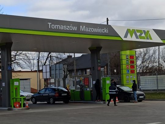 Orlen: samochody osobowe na stacjach mogą zatankować 50 l paliwa, ciężarowe - 500 l