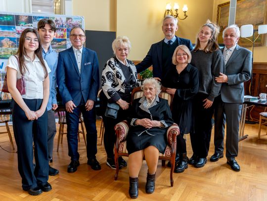 Pani Zofia Biernacka uhonorowana tytułem „Zasłużony dla Miasta Tomaszowa Mazowieckiego” Pani Zofia Biernacka uhonorowana tytułem „Zasłużony dla Miasta Tomaszowa Mazowieckiego”