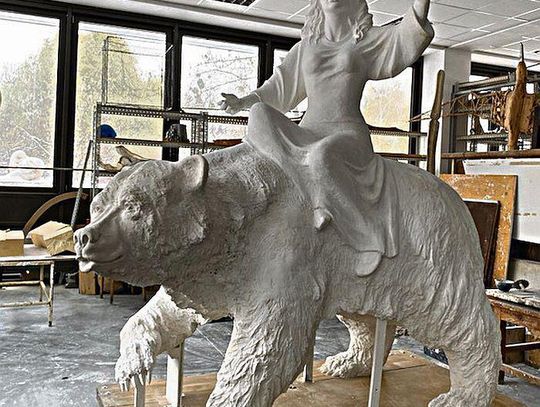 „Panna na niedźwiedziu” – pomnik, który pojawi się wkrótce