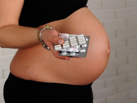 Paracetamol przyjmowany w czasie ciąży może opóźniać rozwój językowy dziecka