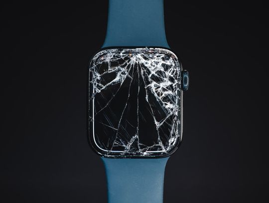 Pęknięty Apple Watch? - profesjonalna wymiana szybki sprawi, że znów będzie jak nowy.