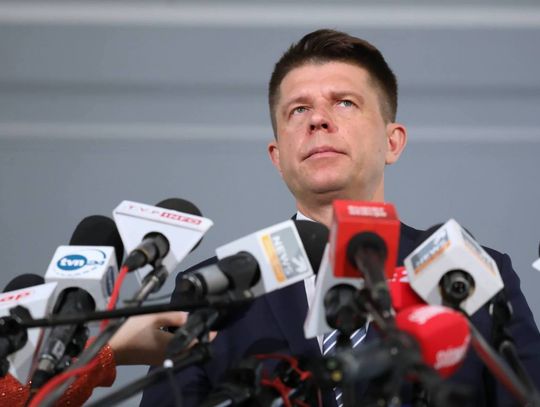 Petru o składce zdrowotnej: na 1 stycznia 2025 r. może nie być gotowy system informatyczny