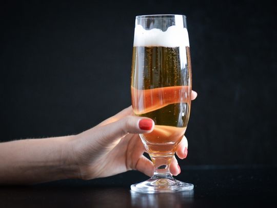 Picie nawet niewielkich ilości alkoholu postarza mózg