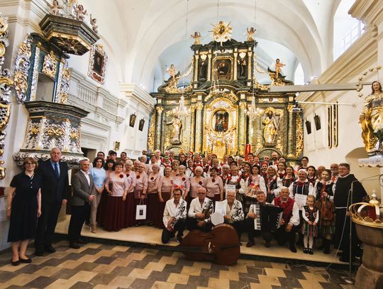 Pieśni maryjne wybrzmiały w Smardzewicach. Gminny koncert zgromadził zespoły i mieszkańców