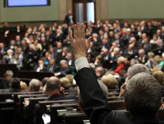 PiS popiera opozycję. Zagłosuje zgodnie w sprawie ważnej dla wszystkich Polaków