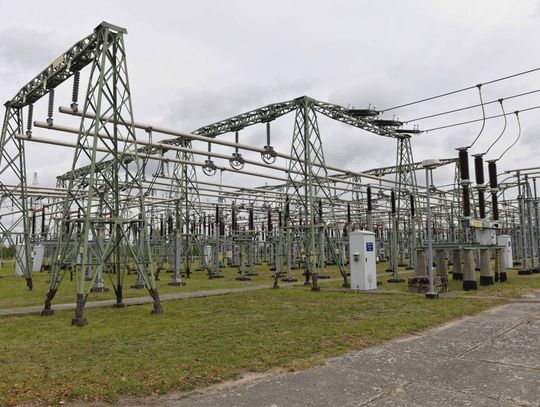 PKEE: od niedzieli niższe ceny prądu m.in. dla firm i samorządów