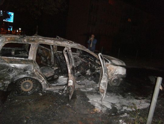 Płonący Opel na ulicy Św. Antoniego