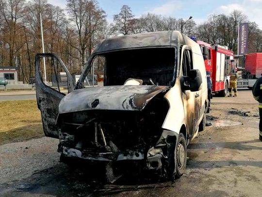 Płonął dostawczak w Ujeździe