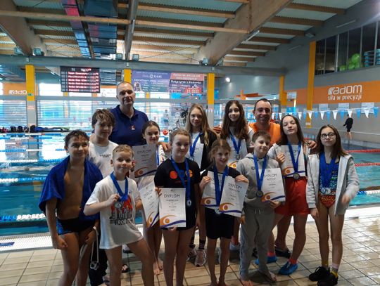 Pływackie sukcesy zawodników Złotej Rybki