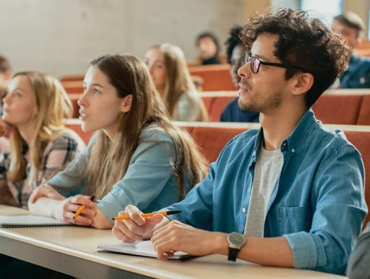 Po tych studiach zarabia się w Polsce najlepiej. Nawet 12 tys. zł na start