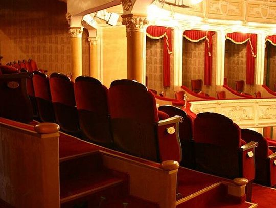 Początki teatru w Polsce