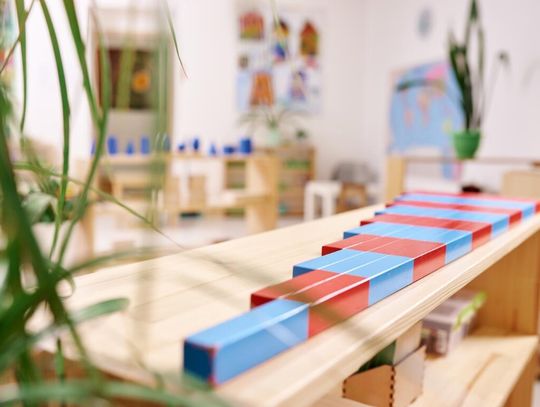 Podążaj za dzieckiem – jak metoda Montessori zmienia spojrzenie na rozwój i edukację?