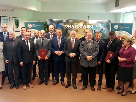 Podpisane umowy na dofinansowanie z Funduszu Dróg Samorządowych