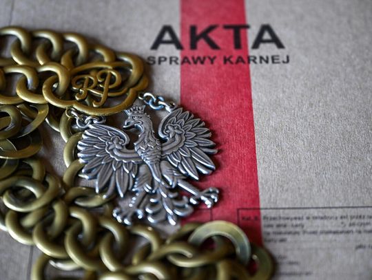 Pogryzła policjantkę i ratownika. Akt oskarżenia trafił do sądu