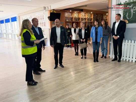 Pokazowa ewakuacja w SP nr 10. Miasto chce tak szkolić także inne tomaszowskie szkoły