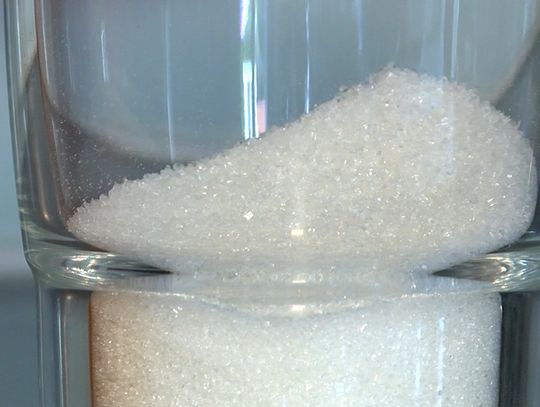 Polak zjada co miesiąc ponad kilogram cukru