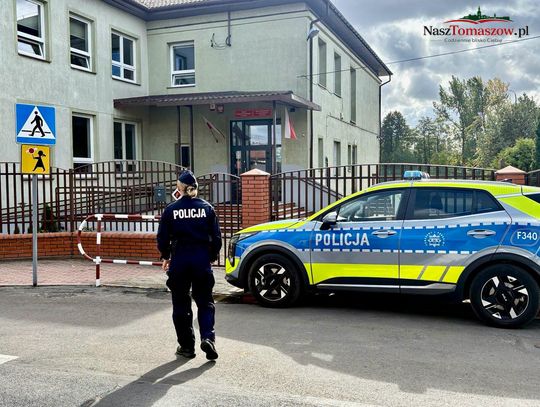 Policja przy szkołach w powiecie tomaszowskim. Wzmożone patrole po niebezpiecznych zdarzeniach