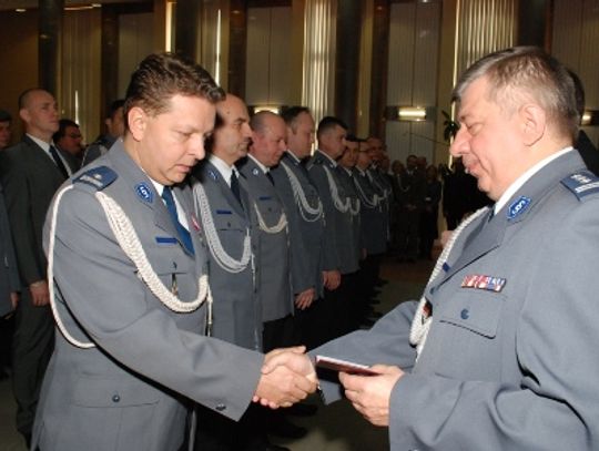 Policjanci odznaczeni medalami
