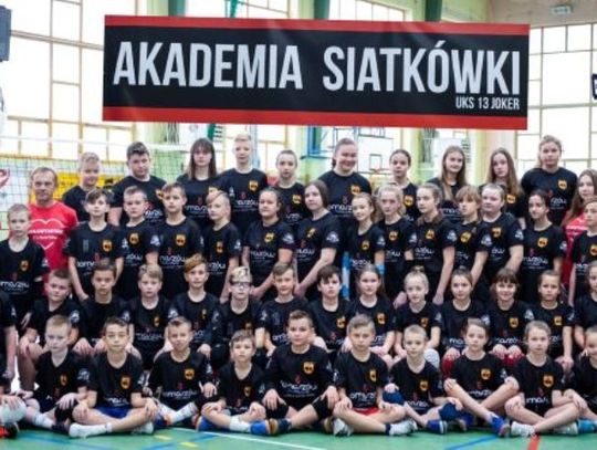 Półkolonie sportowo-rekreacyjne z Akademią Siatkówki „JOKER”. 