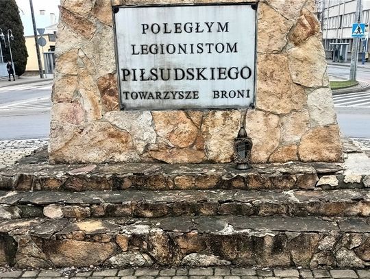 Pomnik Legionistów Piłsudskiego wymaga pilnego remontu.