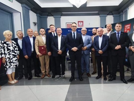 Ponad 3,2 kilometra nowej drogi dla pieszych przy DK12. Podpisano umowę