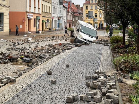 Poniedziałkowe informacje powodziowe.  W regionie ruszyły zbiórki darów dla powodzian