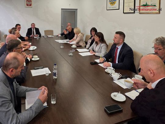 Powiat chce utrzymać jedną linię i uruchomić drugą. Teraz czeka na deklaracje samorządów