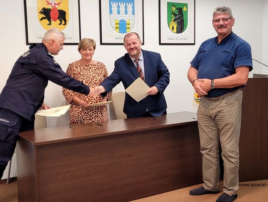 Powiat Tomaszowski dofinansuje zakup policyjnego radiowozu