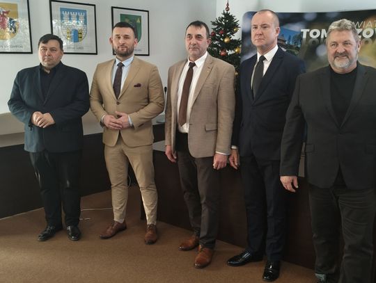 Powiat wzięty na zakładnika. Polityka destrukcji w wykonaniu radnych od Witczaka i Węgrzynowskiego