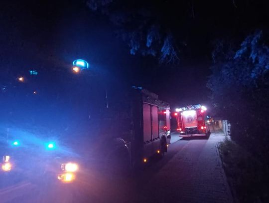 Pożar sadzy w kominie w miejscowości Tobiasze. Sprawna akcja strażaków zapobiegła tragedii
