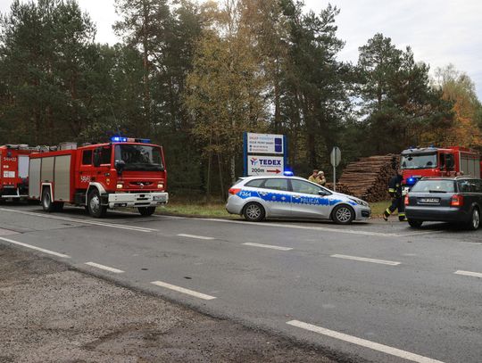 Pożar w zakładzie produkującym oleje; sytuacja opanowana, ale akcja trwa