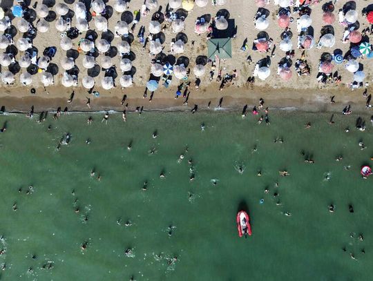 Pracodawca może odwołać pracownika z urlopu, ale musi zwrócić koszt wakacji